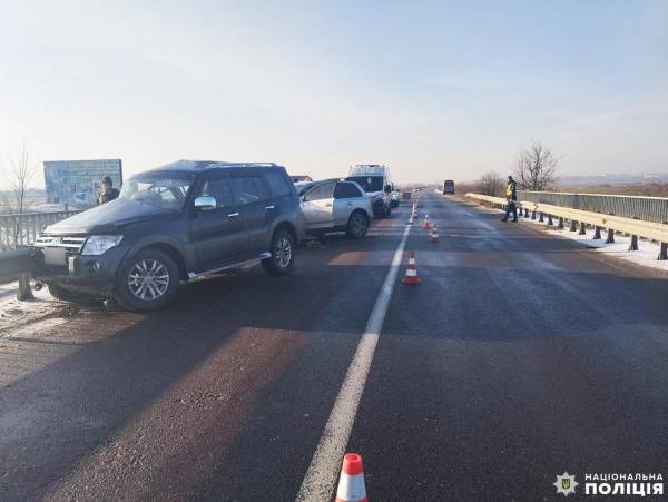 ДТП на Острожчині: Внаслідок автопригоди одна людина загинула та дві травмувалося - INFBusiness