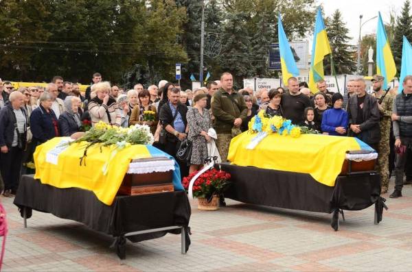 На багатостраждальному майдані Незалежності у Рівному попрощалися з двома Захисниками України - INFBusiness