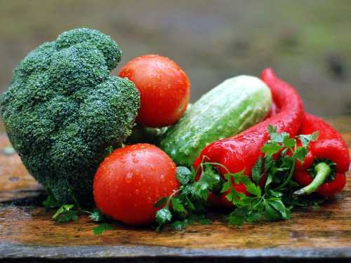 Не їжте його, якщо вам за 60: названо найнебезпечніший овоч для людей похилого віку - INFBusiness