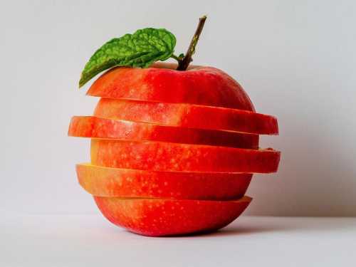 Популярний міф розвіяно: лікарі заявили, що яблука не підходять для перекусу - INFBusiness
