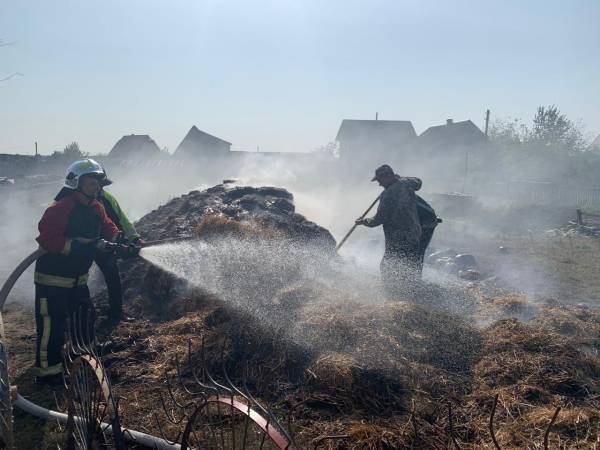 У Вараському районі вогонь знищив 7 тонн соломи в тюках - INFBusiness