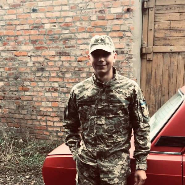 Рідні воїна Богдана Тарасюка просять підтримати петицію про присвоєння йому звання Героя України - INFBusiness