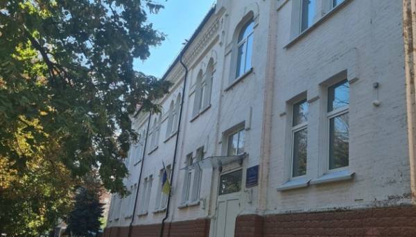 Російський ракетний обстріл пошкодив пам’ятку архітектури «Будинок школи сліпих» у Чернігові - INFBusiness