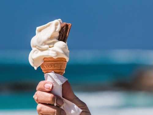Чи можна їсти морозиво в разі хворого горла: лікарі розвіяли популярний міф - INFBusiness