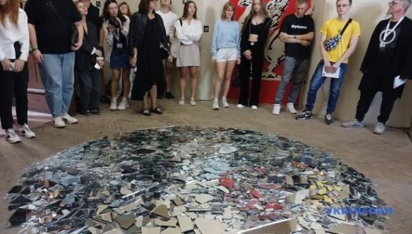Польський митець представив інсталяцію, якою розповідає про війну в Україні - INFBusiness