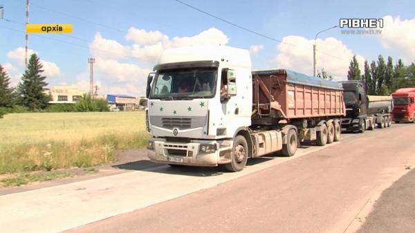 Яку кількість порушників вагового контролю спіймали цьогоріч на дорогах Рівненщини? (ВІДЕО) - INFBusiness