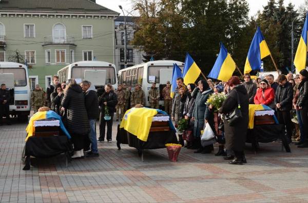 Вони віддали своє життя за мирне небо: у Рівному попрощалися з трьома мужніми Захисниками (ВІДЕО) - INFBusiness