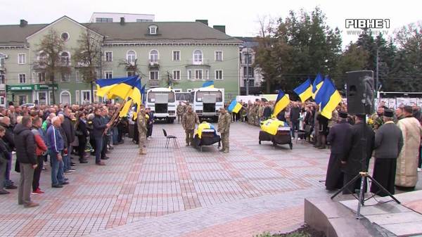 У Рівному попрощалися з двома Героями: Денисом Білієнком та Петром Ванніком (ВІДЕО) - INFBusiness