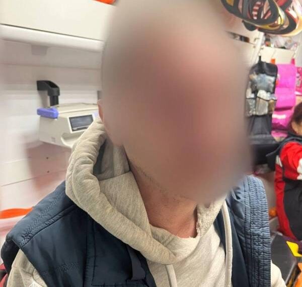 Ударили кулаком в обличчя, розпилили сльозогінний газ та утекли: у Рівному патрульні отримали виклик про тілесні ушкодження