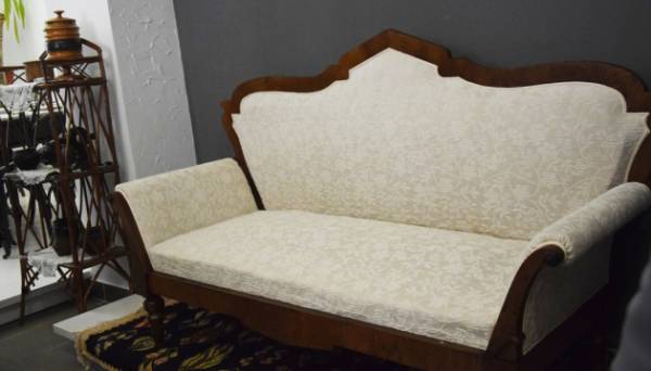 Музей Леонтовича отримав репліку дивана, що належав родині композитора - INFBusiness