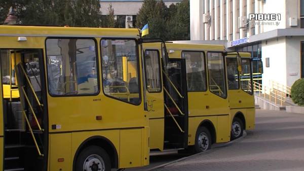 Рівненщина отримала 11 шкільних автобусів: скільки ще транспортних засобів потрібно закладам освіти? (ВІДЕО) - INFBusiness