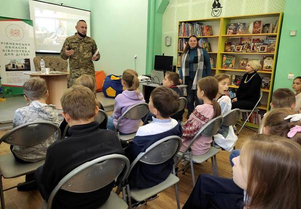 Письменник і військовий з Рівненщини розповім дітям про творчість і боротьбу - INFBusiness