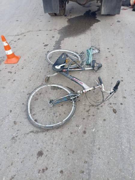У Корці вантажівка на смерть збила велосипедиста - INFBusiness