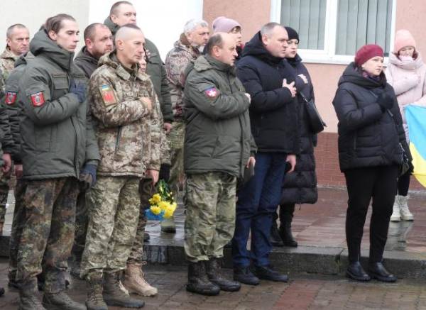 У Здолбунові попрощались з бійцем, який помер у лікарні від травм - INFBusiness