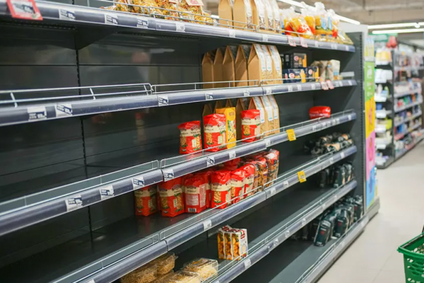 Які продукти можуть зникнути з полиць українських магазинів через блокаду кордонів - INFBusiness