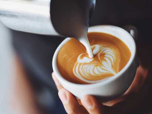 Дієтологи назвали найкорисніше молоко, яке потрібно додавати в каву - INFBusiness