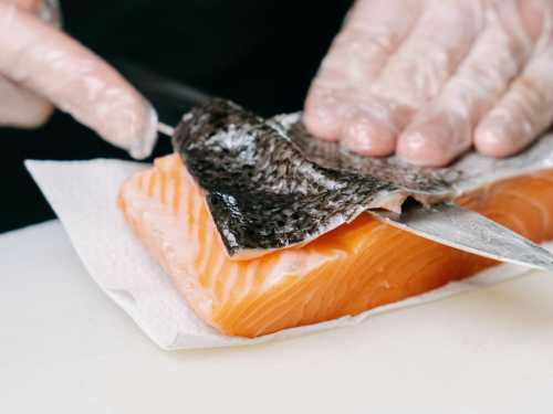 Вживання шкіри лосося: в яких випадках її можна їсти, а коли краще викинути - INFBusiness