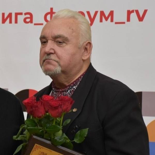 У Рівному поету Миколі Тимчаку вручили обласну літературну премію імені Світочів - INFBusiness