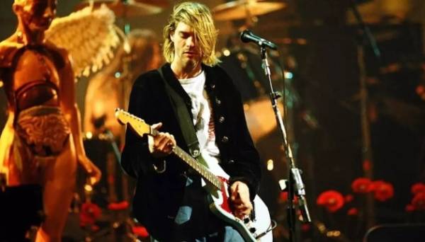Гітару з останнього туру Курта Кобейна продали на аукціоні за майже $1,6 мільйона - INFBusiness