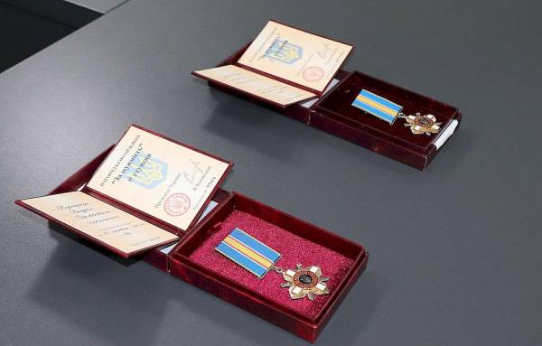 Батькам двох полеглих захисників із Вараша вручили посмертні нагороди синів - INFBusiness