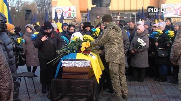 Загинув під час штурму на Донеччині: Рівне попрощалося із 40-річним військовим Романом Якимчуком (ВІДЕО) - INFBusiness