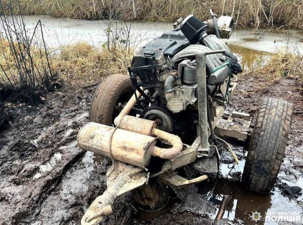 На півночі Рівненщини поліцейські вилучили три мотопомпи та знаряддя для видобутку бурштину - INFBusiness