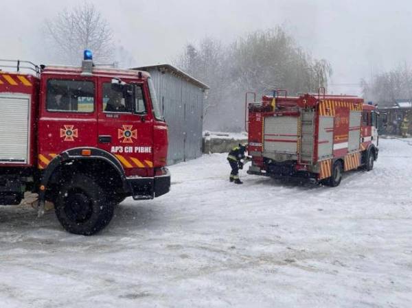 На Рівненщині поліцейські допомогли зарядити акумулятор автівки місцевого жителя - INFBusiness