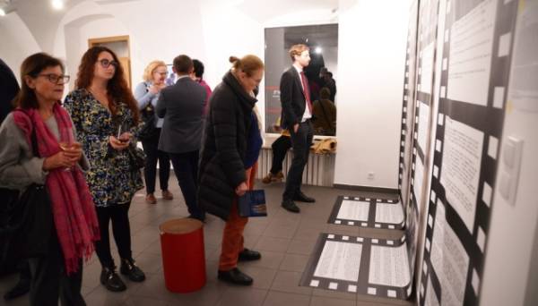 У Відні відкрили виставку про Маріуполь та Гданськ як міста свободи та самопожертви - INFBusiness
