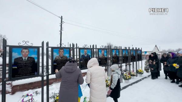 На Костопільщині відкрили меморіальні дошки на честь загиблих військовослужбовців (ВІДЕО) - INFBusiness