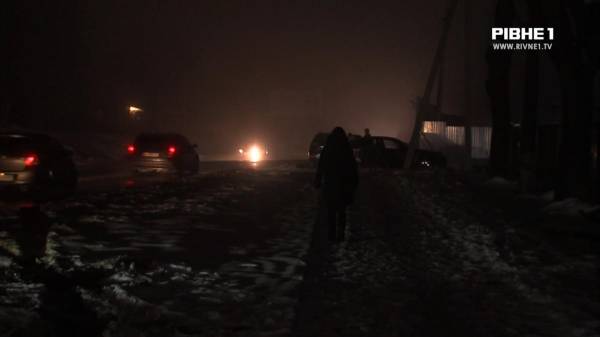 Небезпечна дорога: Рівняни нарікають на відсутність освітлення на вулиці Чорновола (ВІДЕО) - INFBusiness