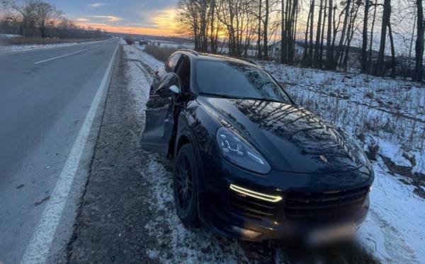 На Рівненщині зіткнулися трактор та Porsche Cayenne (ФОТО) - INFBusiness