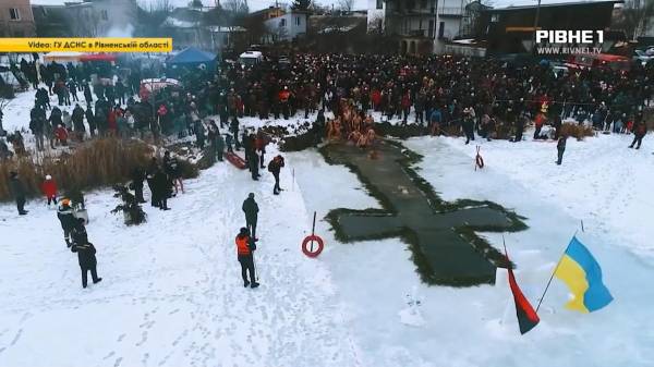 Яких правил слід дотримуватись рівнянам при зануренні у воду на Хрещення Господнє? (ВІДЕО) - INFBusiness