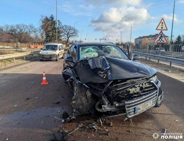 ДТП поблизу Рівного: внаслідок зіткнення вантажівки та автомобіля «Аudi Q7» травмувалися пасажирки кросовера - INFBusiness