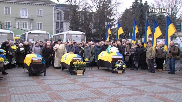 Одягнули однострій, аби захистити сім’ї та рідний край: Рівне попрощалося з трьома захисниками України (ВІДЕО) - INFBusiness