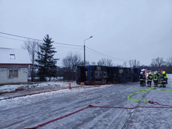 У Польщі перекинувся український автобус: постраждали 20 українців - INFBusiness