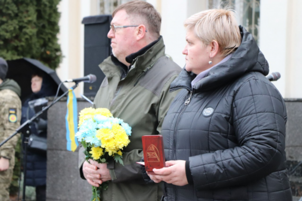 У Вараші родинам загиблих військових вручили їхні нагороди - INFBusiness