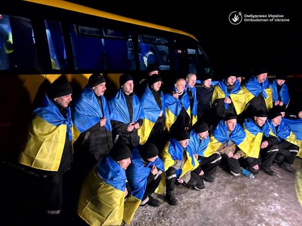 До дому повертаються додому 100 українських військовополонених - INFBusiness