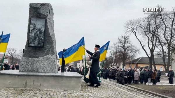 У Костополі освятили місце майбутнього Меморіалу Слави (ВІДЕО) - INFBusiness