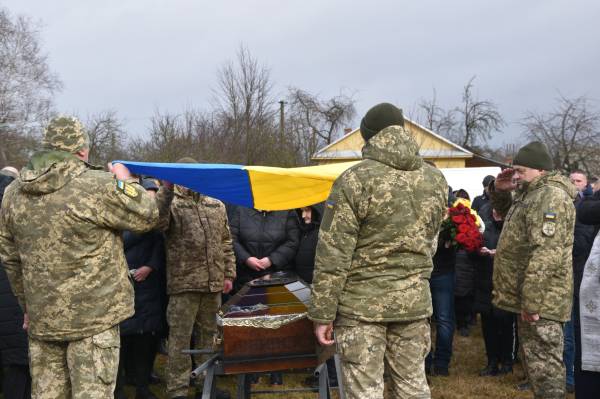 На Рівненщині попрощалися із загиблим військовослужбовцем Сергієм Тивончуком (ФОТО) - INFBusiness