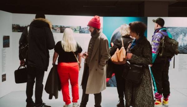 Світлини з війни і тексти учасників ПЕН-клубу: виставка про український опір відкрилась у Парижі - INFBusiness