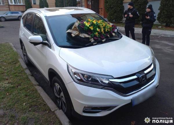 Траурний вінок на капоті: у Рівному підприємиці погрожували вбивством - INFBusiness