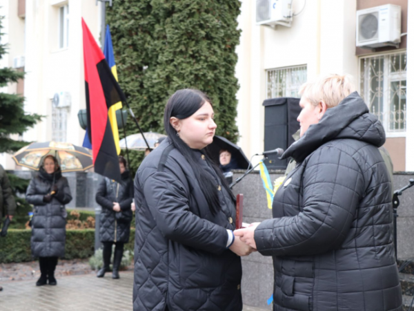 У Вараші родинам загиблих військових вручили їхні нагороди - INFBusiness