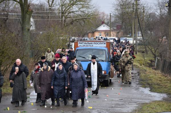 На Рівненщині попрощалися із загиблим військовослужбовцем Сергієм Тивончуком (ФОТО) - INFBusiness