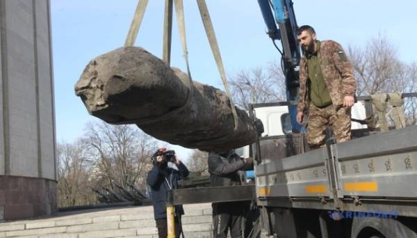 У Дніпро привезли врятовану з-під обстрілів кам'яну половецьку бабу - INFBusiness