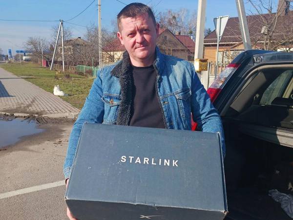 Поліцейський із Рівненщини передав старлінк для наших Захисників - INFBusiness