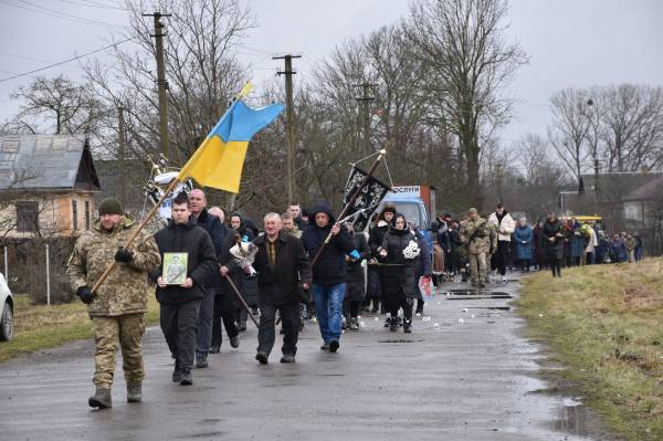 На Рівненщині попрощалися із загиблим військовослужбовцем Сергієм Тивончуком (ФОТО) - INFBusiness