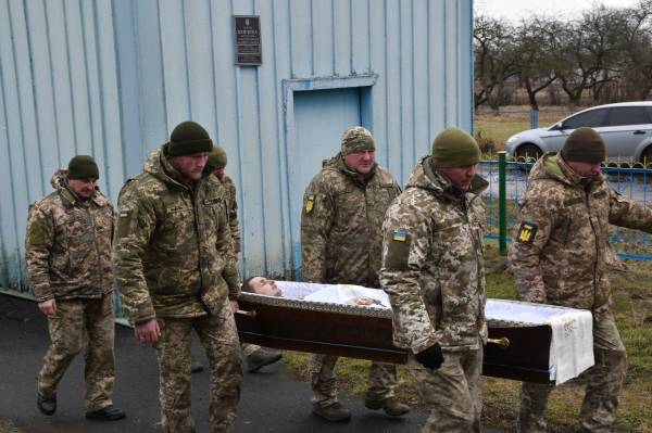 На Рівненщині попрощалися із загиблим військовослужбовцем Сергієм Тивончуком (ФОТО) - INFBusiness