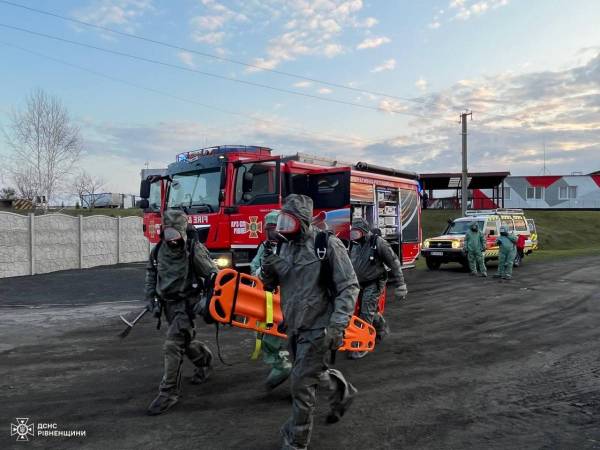 Рятувальники Рівненщини відпрацювали алгоритм дій при ДТП на залізничному переїзді - INFBusiness