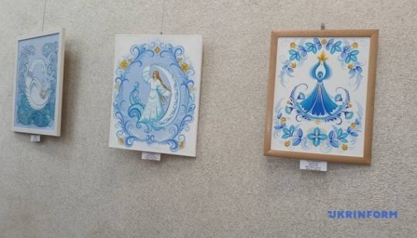 Виставку «Таврійський розпис: життя попри війну» відкрили у Миколаєві Фото 23.03.2024 10:50 Укрінформ У Миколаєві в межах проєкту «Ідентичність Миколаївщини: минуле, сучасне і майбутнє» відкрилася виставка «Таврійський розпис: життя попри війну». Виставку «Таврійський розпис: життя попри війну» відкрили у Миколаєві - INFBusiness