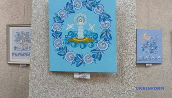 Виставку «Таврійський розпис: життя попри війну» відкрили у Миколаєві Фото 23.03.2024 10:50 Укрінформ У Миколаєві в межах проєкту «Ідентичність Миколаївщини: минуле, сучасне і майбутнє» відкрилася виставка «Таврійський розпис: життя попри війну». Виставку «Таврійський розпис: життя попри війну» відкрили у Миколаєві - INFBusiness